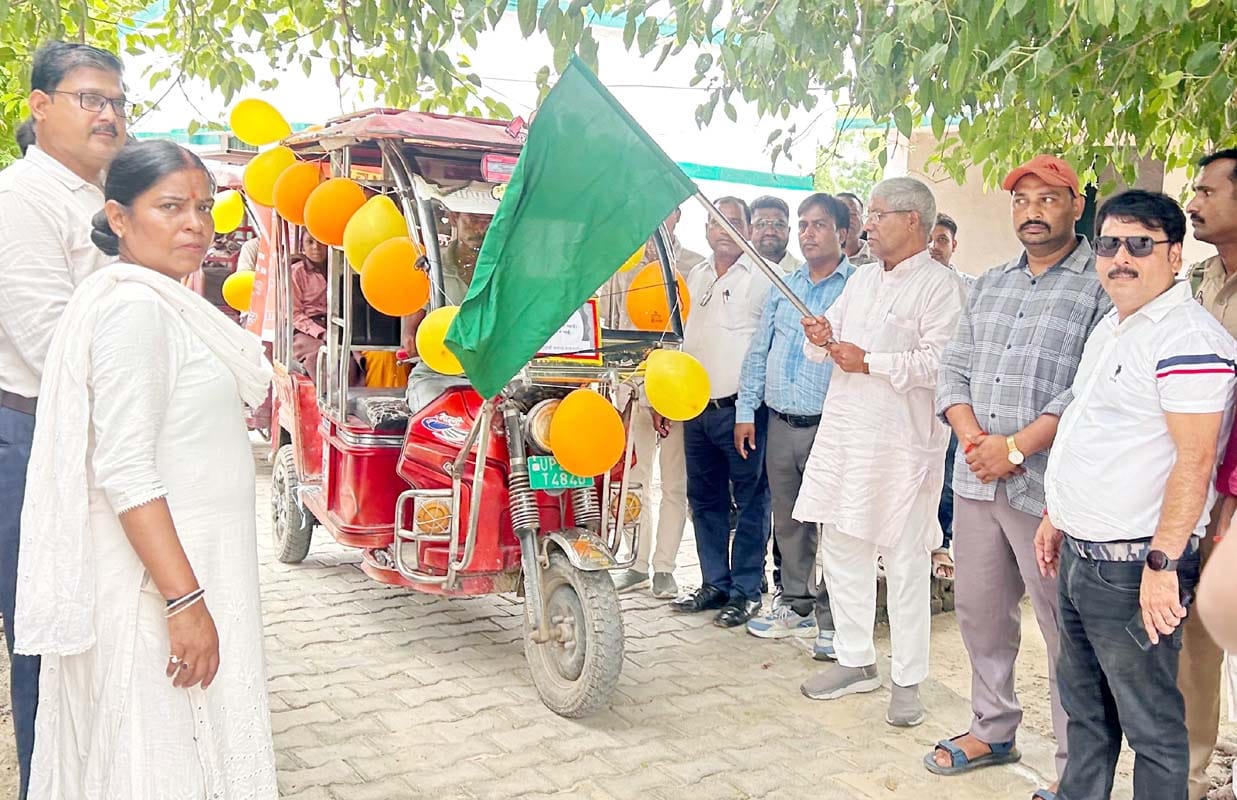 बिजलीपुरा स्थित मदरसा नुरुल हुदा से रैली निकालते छात्र-छात्राएं। स्रोत: मदरसा