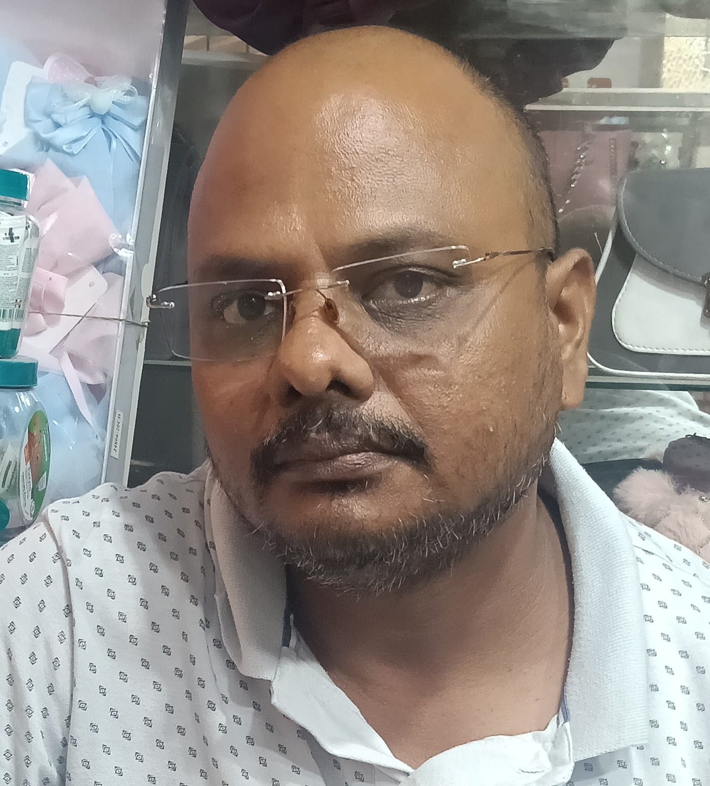 गोला में शिव मंदिर के निकट तीर्थ बाजार। संवाद