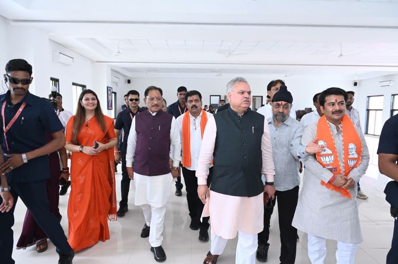 कवर्धा में आयोजित कार्यक्रम में भाजपा नेता शामिल हुए कवर्धा में आयोजित कार्यक्रम में भाजपा नेता शामिल हुए