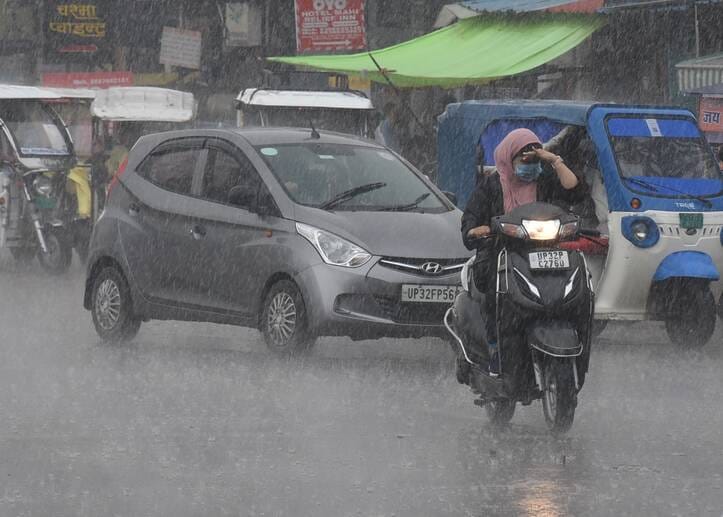 राजधानी में मंगलवार को कई इलाकों में बारिश हुई। राजधानी में मंगलवार को कई इलाकों में बारिश हुई।