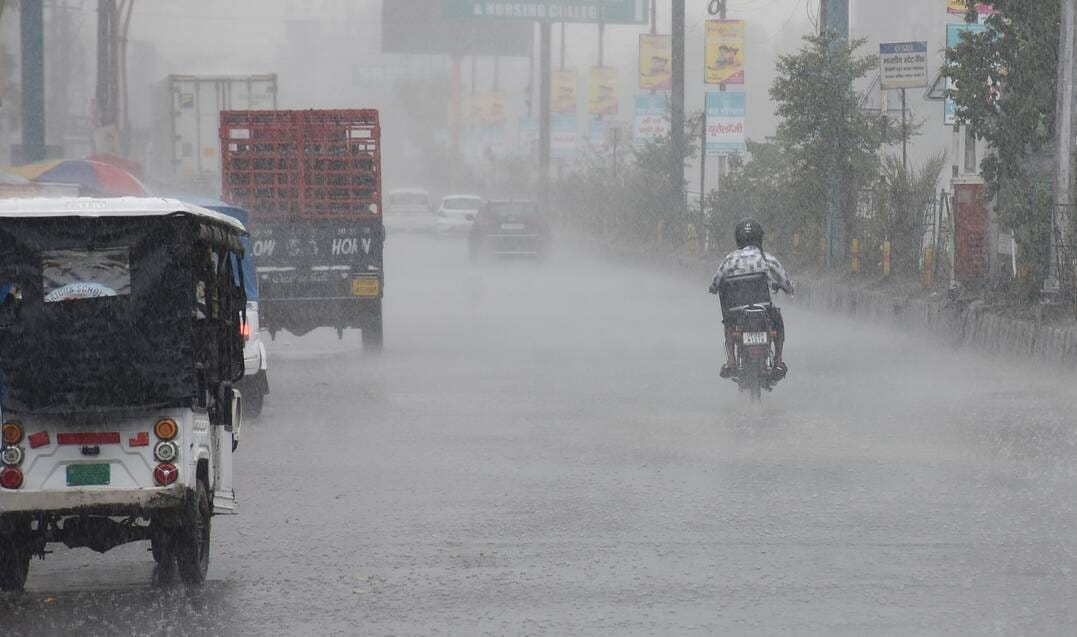 राजधानी में मंगलवार को कई इलाकों में बारिश हुई। राजधानी में मंगलवार को कई इलाकों में बारिश हुई।