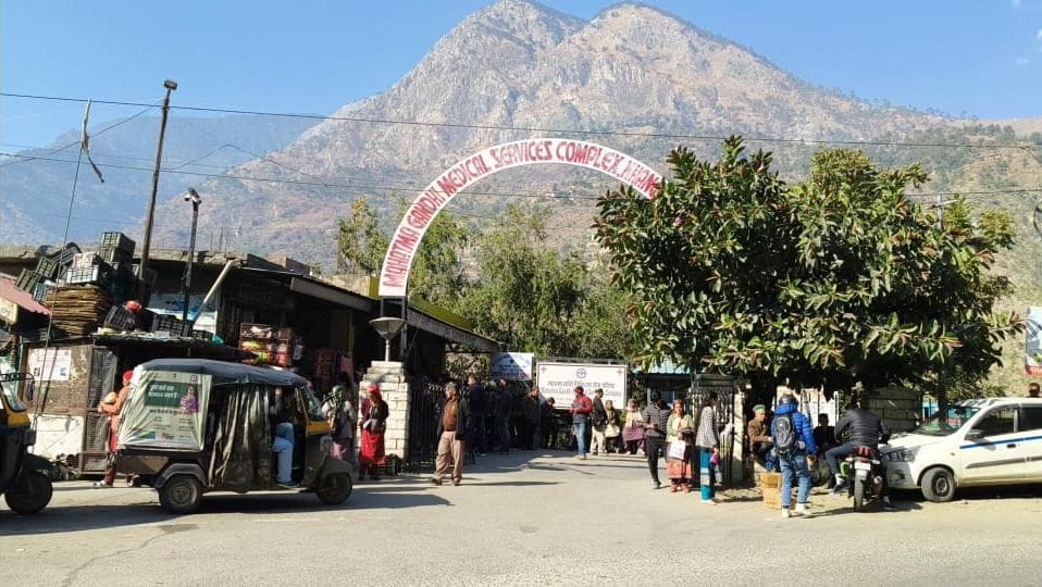 रामपुर में पदम स्कूल के समीप होगा फुट ओवर ब्रिज का निर्माण, स्कूल के समय में आवाजाही रहती है खत