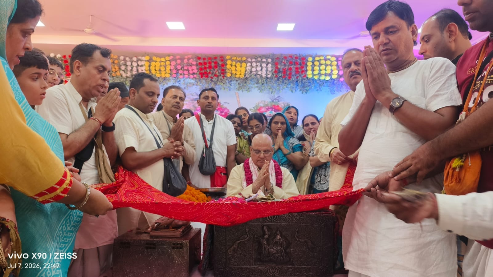 श्रीमद् भागवत कथा के दौरान श्रद्धलु। स्वय