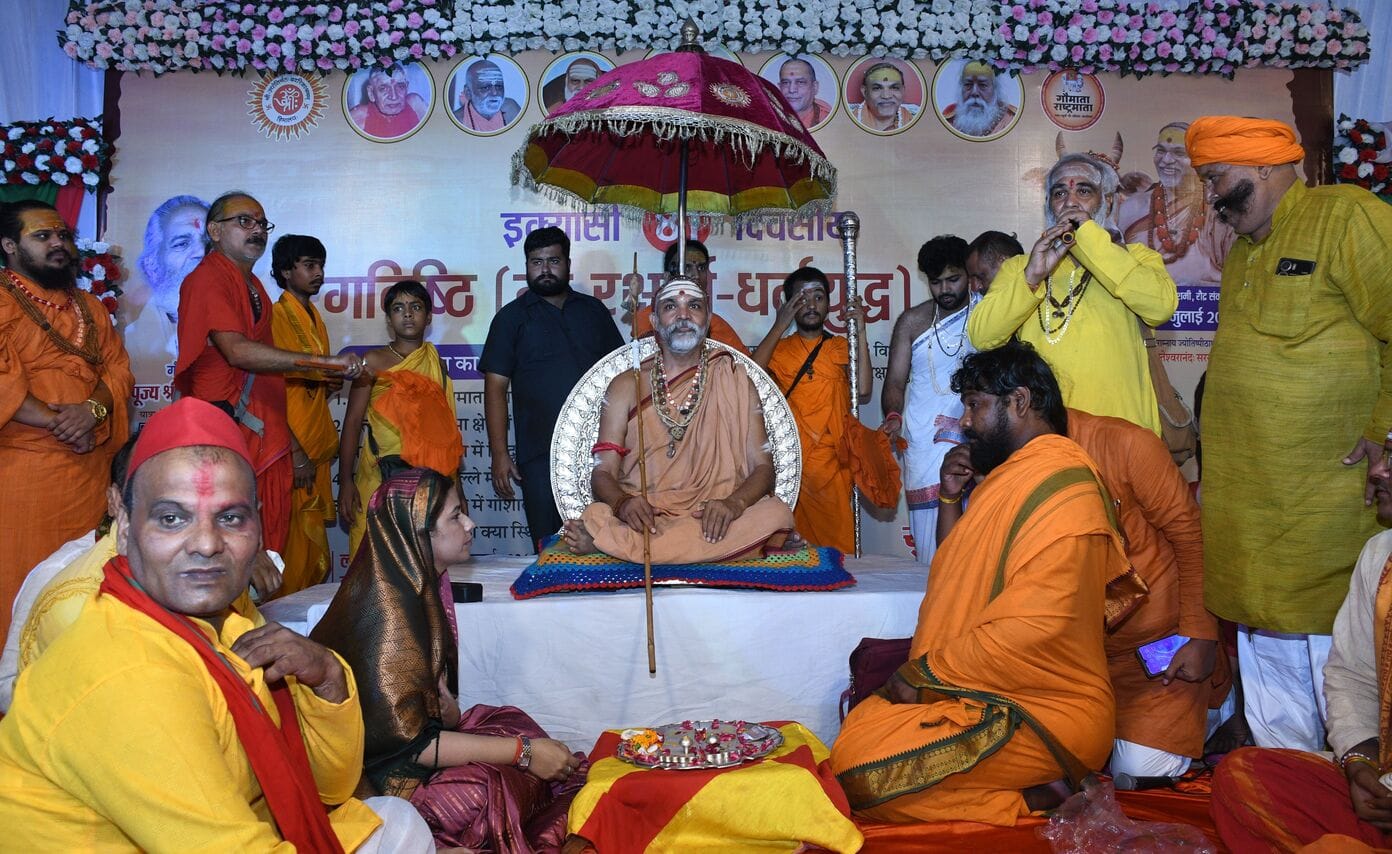 फैजुल्लागंज के लॉन में आयोजित कार्यक्रम में शंकराचार्य स्वामी अविमुक्तेश्वरानंद। फैजुल्लागंज के लॉन में आयोजित कार्यक्रम में शंकराचार्य स्वामी अविमुक्तेश्वरानंद।