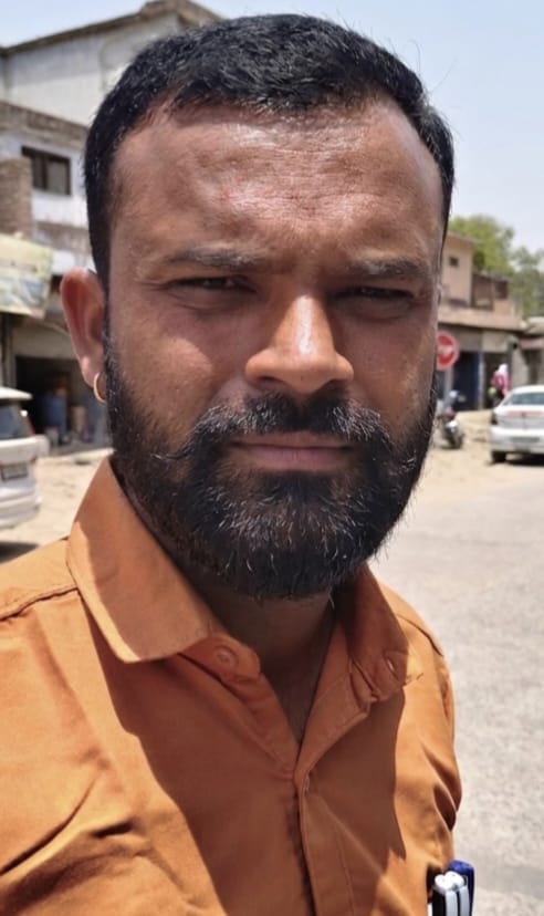 फोटो 08 सीकेटीपी-02- राजाघाट में नदी अंदर जमा काई व गंदगी। संवाद फोटो 08 सीकेटीपी-02- राजाघाट में नदी अंदर जमा काई व गंदगी। संवाद