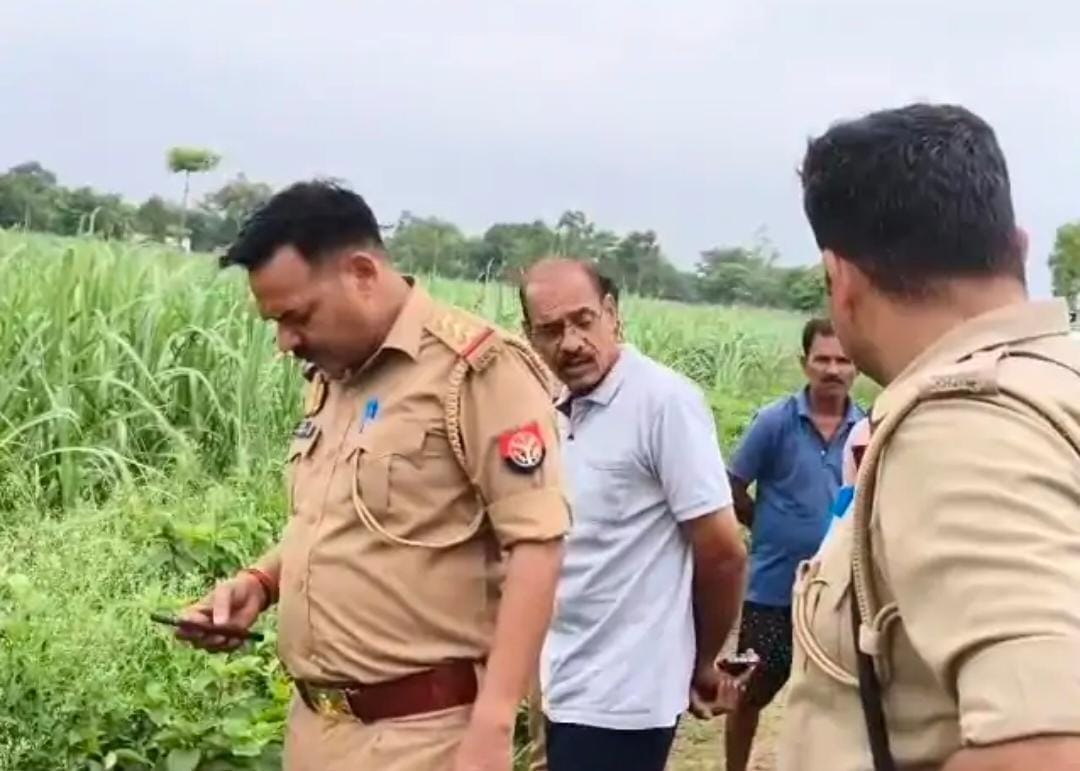  हरगांव में घटनास्थल की जांच करती स्थानीय पुलिस टीम - संवाद