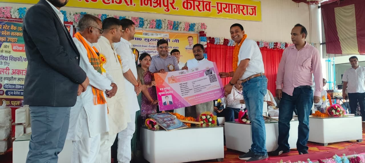 मेजा के पौसिया में आयोजित कार्यक्रम में शिक्षकों ने बढ़-चढ़कर लिया हिस्सा। संवाद