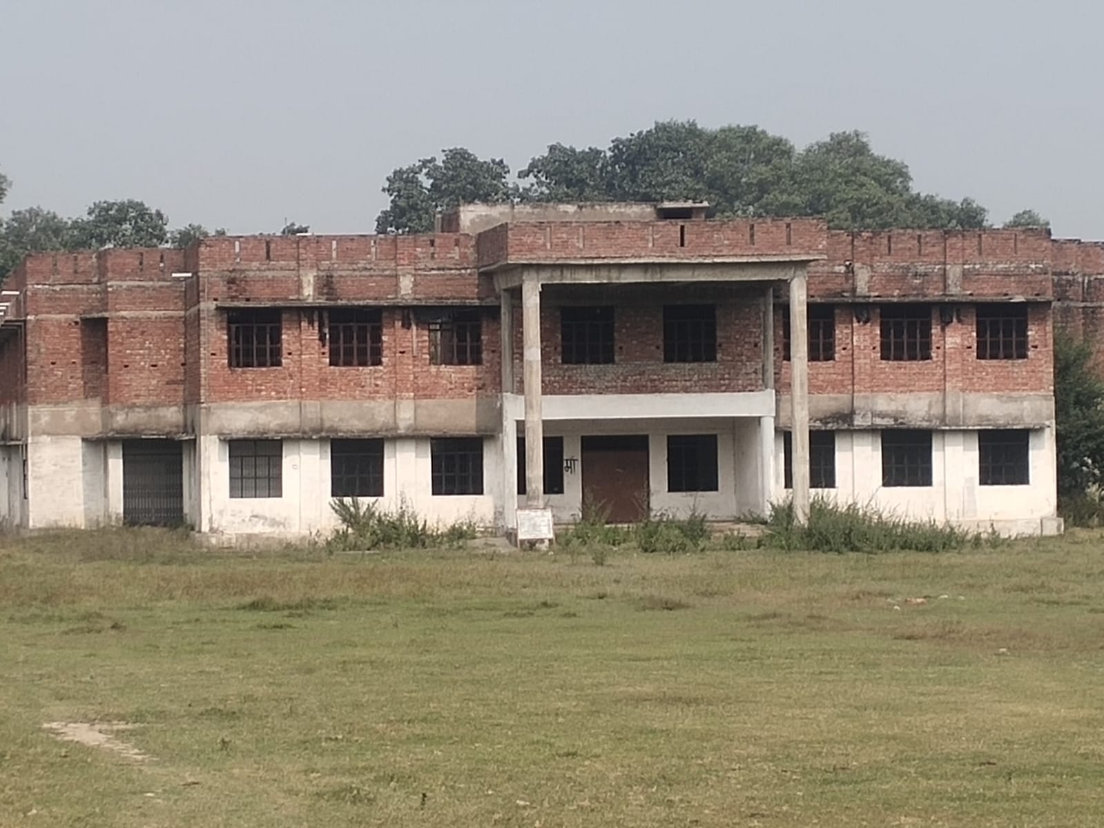 मझवां का महामलपुर स्थित माडल स्कूल, संवाद