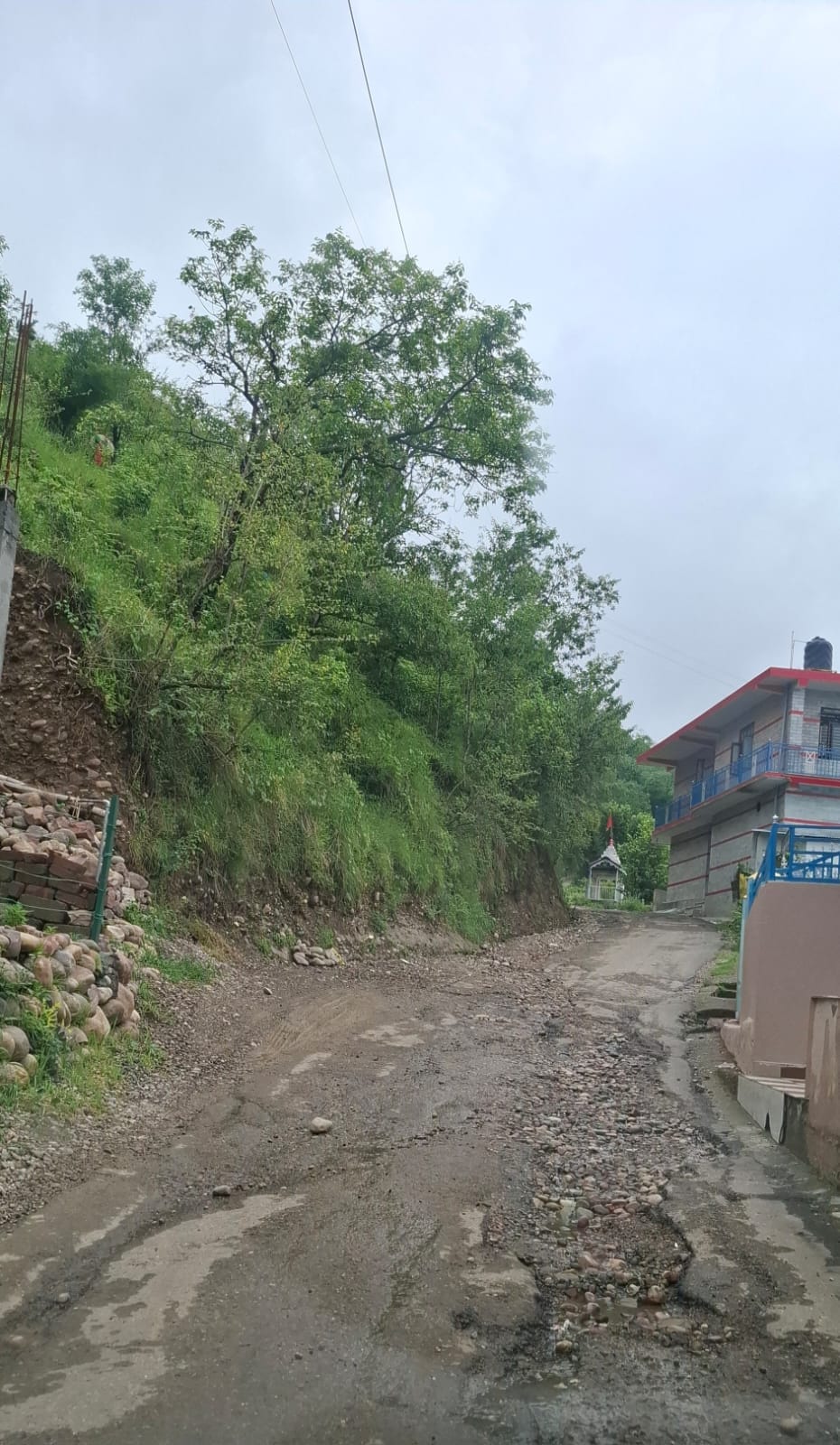 नलोट से जंगलबैरी वाया बजरौल सड़क की खराब हालत। संवाद नलोट से जंगलबैरी वाया बजरौल सड़क की खराब हालत। संवाद