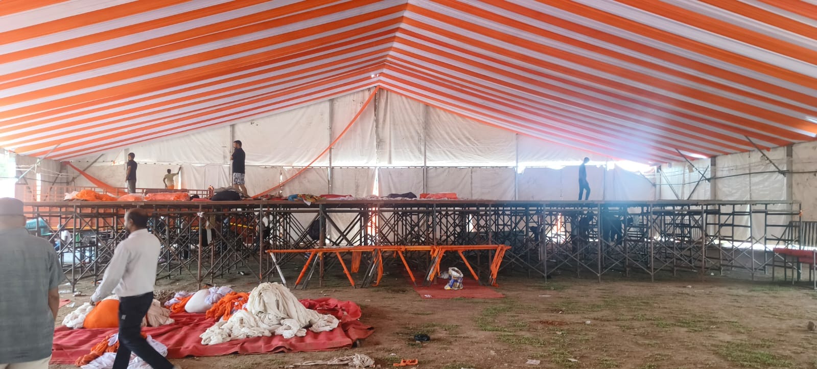 सीएम की सभा स्थल पर भरा पानी। संवाद