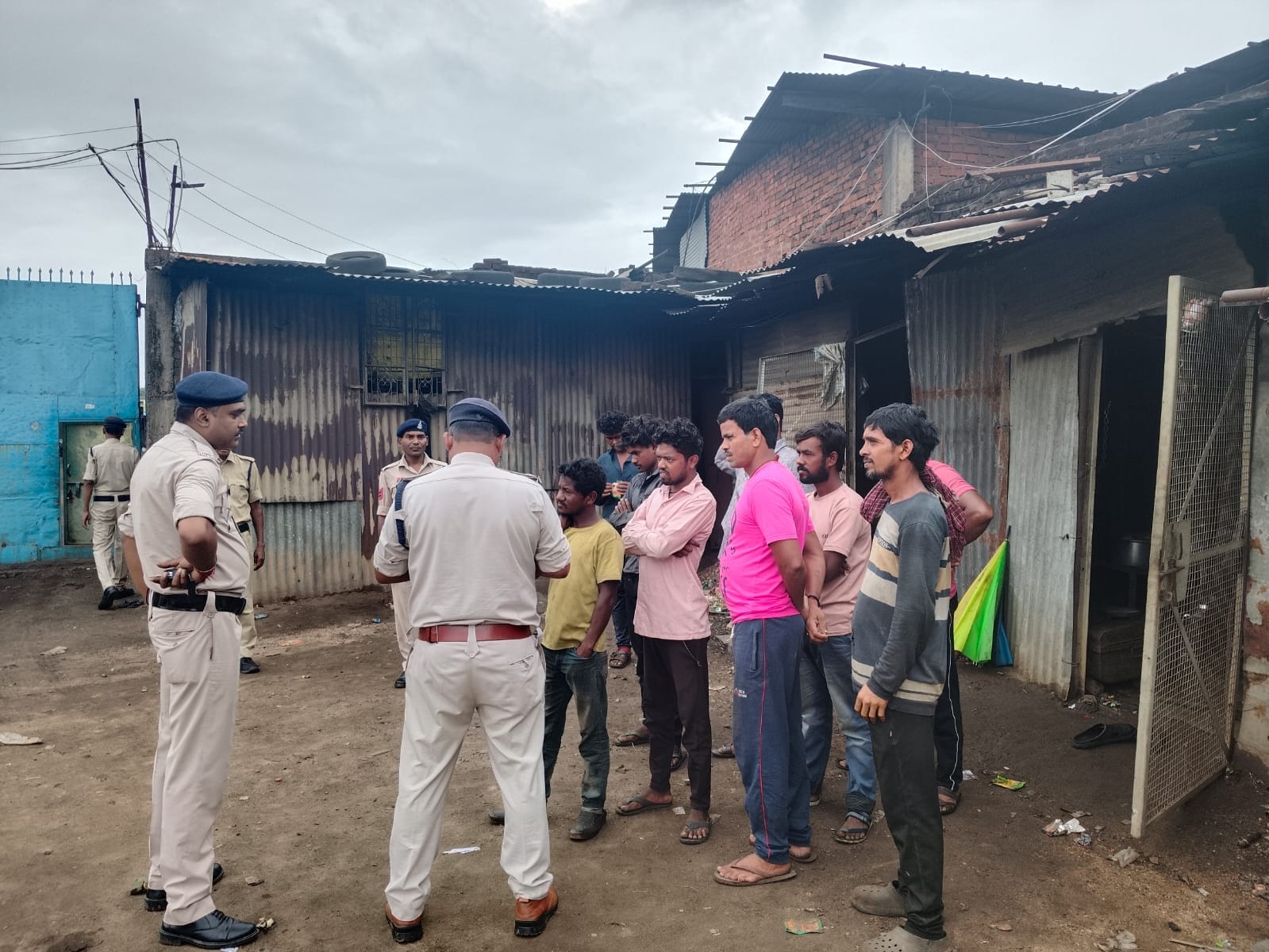 सरगुजा पुलिस ने व्यापक सत्यापन अभियान चलाया।