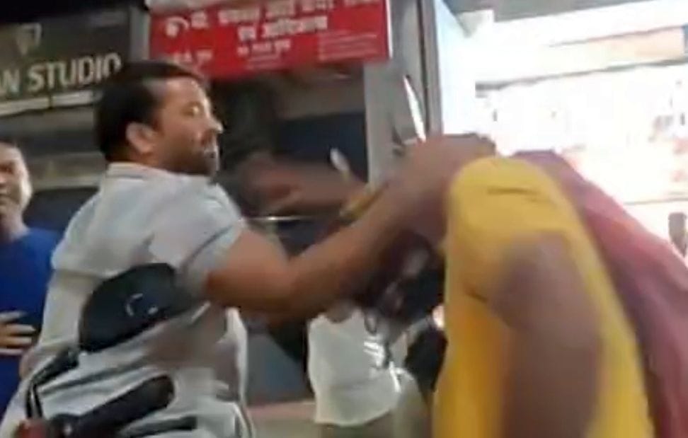 वायरल वीडियो की फुटेज।
