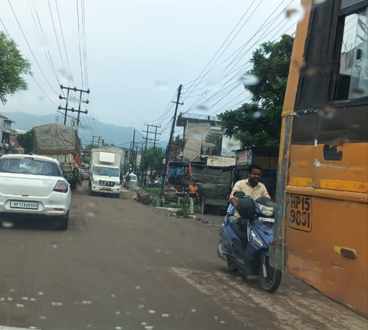 बरोटीवला में हिमुडा कालोनी व बगुवाला को जोड़ने वाला वैक्लपिक पुल बहा- संवाद। बरोटीवला में हिमुडा कालोनी व बगुवाला को जोड़ने वाला वैक्लपिक पुल बहा- संवाद।