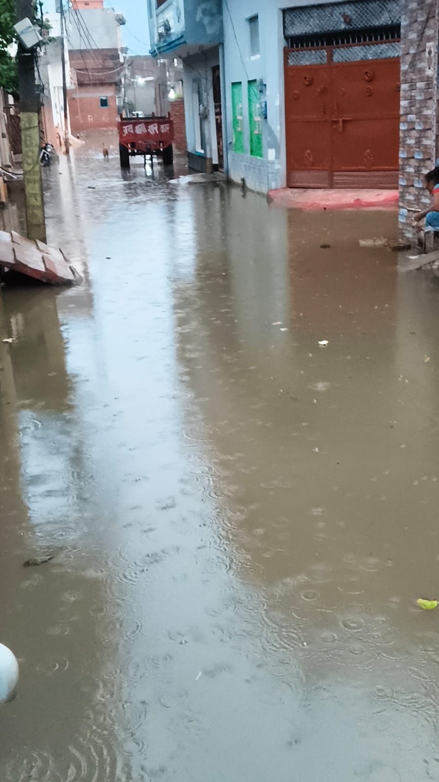 फोटो -31- कांशीराम कॉलोनी के निचले हिस्से में भरा गंदा पानी। संवाद