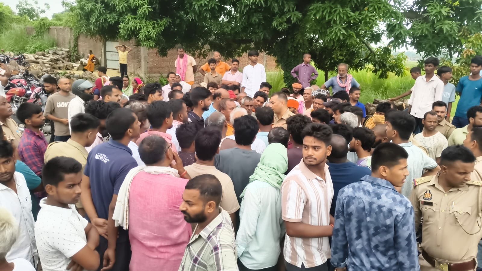 गड़वार-फेफना मार्ग पर गढ़िया(सरयां) गांव के समीप ट्रेलर-बाइक की टक्कर में मृतक कनैला गांव निवास गड़वार-फेफना मार्ग पर गढ़िया(सरयां) गांव के समीप ट्रेलर-बाइक की टक्कर में मृतक कनैला गांव निवास