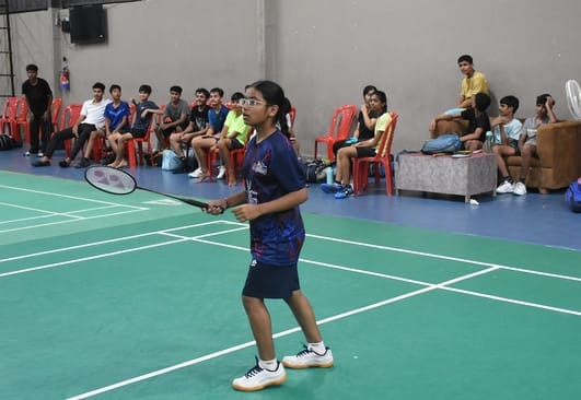 जिला बैडमिंटन प्रतियोगिता में खेलते खिलाड़ी जिला बैडमिंटन प्रतियोगिता में खेलते खिलाड़ी