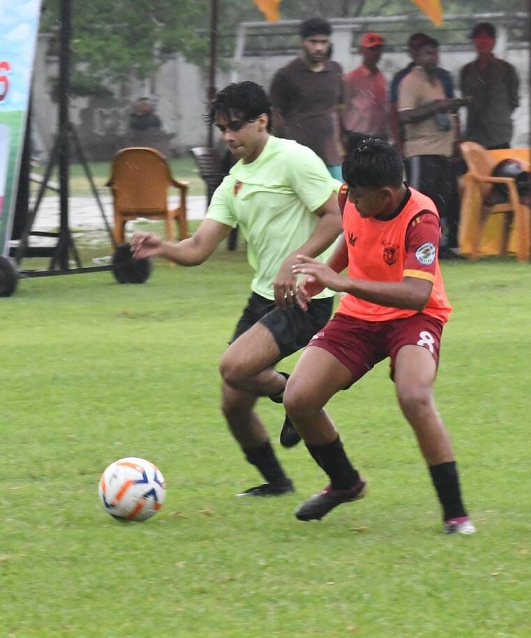 जिला फुटबॉल लीग के उद्घाटन मैच में टेट्रो फुटबॉल क्लब (बी) को हराया जिला फुटबॉल लीग के उद्घाटन मैच में टेट्रो फुटबॉल क्लब (बी) को हराया