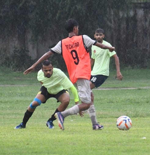 जिला फुटबॉल लीग के उद्घाटन मैच में टेट्रो फुटबॉल क्लब (बी) को हराया जिला फुटबॉल लीग के उद्घाटन मैच में टेट्रो फुटबॉल क्लब (बी) को हराया