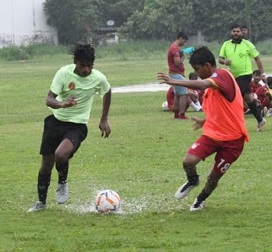 जिला फुटबॉल लीग के उद्घाटन मैच में टेट्रो फुटबॉल क्लब (बी) को हराया जिला फुटबॉल लीग के उद्घाटन मैच में टेट्रो फुटबॉल क्लब (बी) को हराया