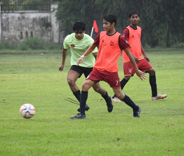 जिला फुटबॉल लीग के उद्घाटन मैच में टेट्रो फुटबॉल क्लब (बी) को हराया जिला फुटबॉल लीग के उद्घाटन मैच में टेट्रो फुटबॉल क्लब (बी) को हराया
