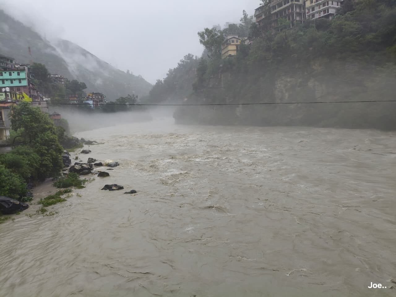 नंती खड्ड का बढ़ा जलस्तर, लोगों को सतर्कता बरतने की अपील। स्रोत : जागरूक पाठक