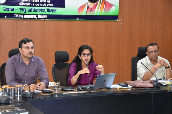 सीएम विंडो की शिकायतों की समीक्षा बैठक लेते हुए डीसी। प्रवक् सीएम विंडो की शिकायतों की समीक्षा बैठक लेते हुए डीसी। प्रवक्