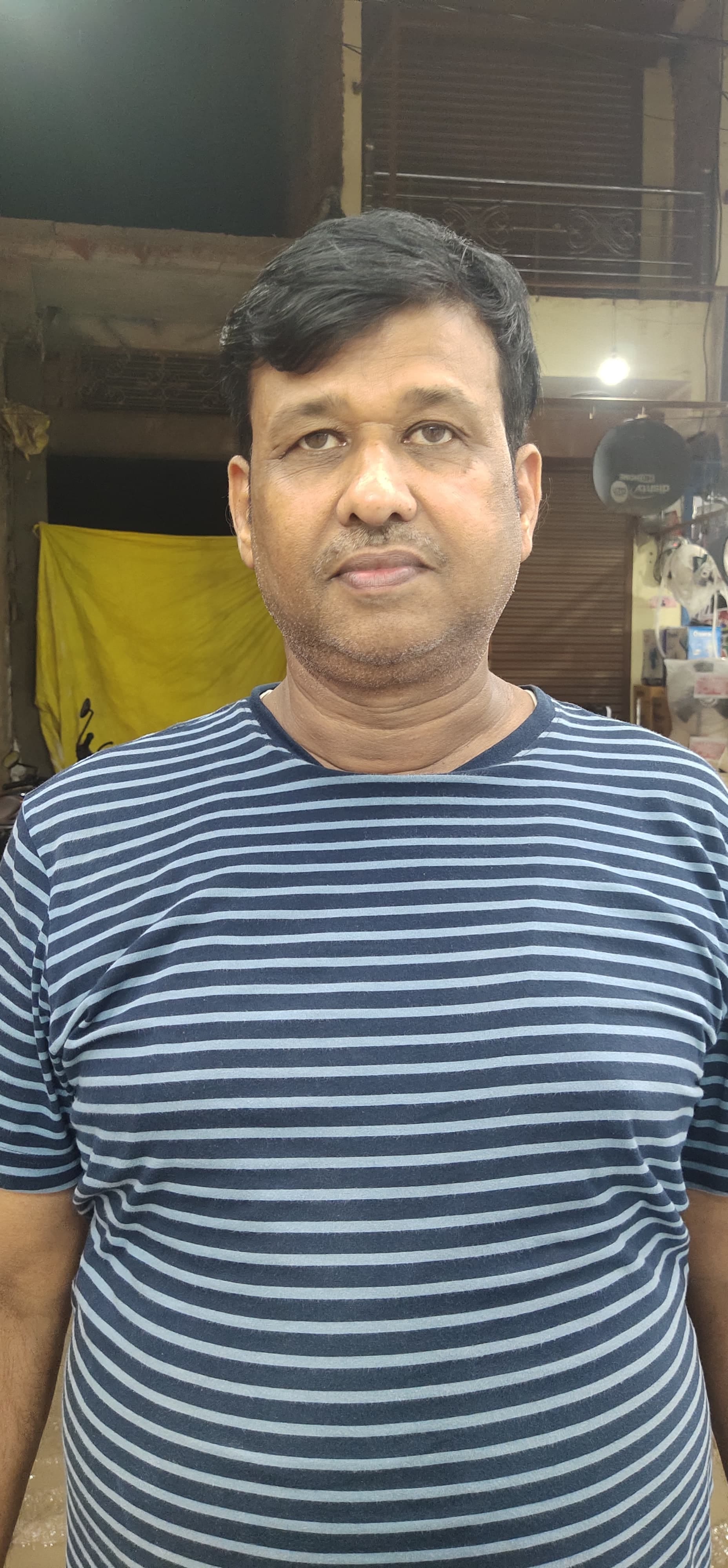 सहसों बाजार में नाली की सफाई न होने से सड़कों पर भरा बरसात का पानी।