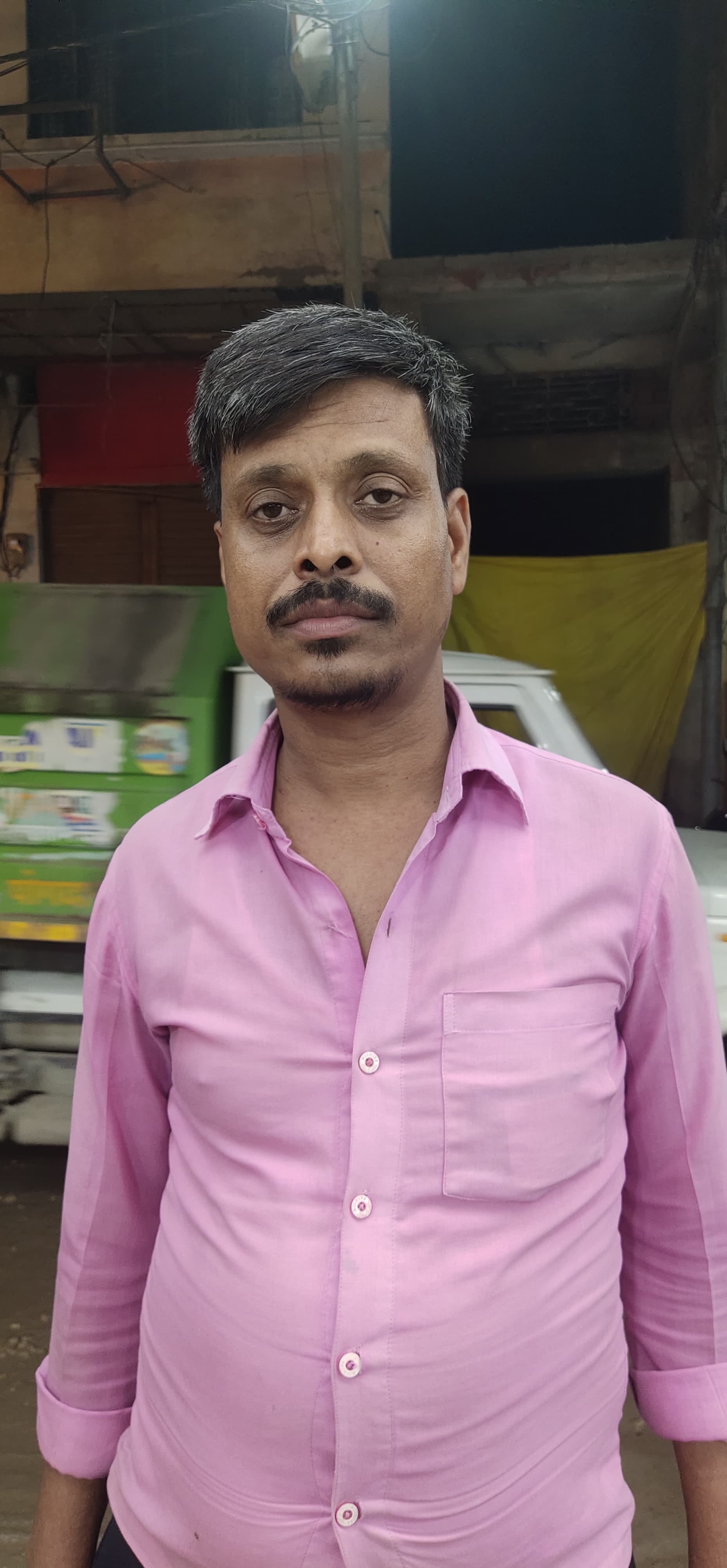 सहसों बाजार में नाली की सफाई न होने से सड़कों पर भरा बरसात का पानी।