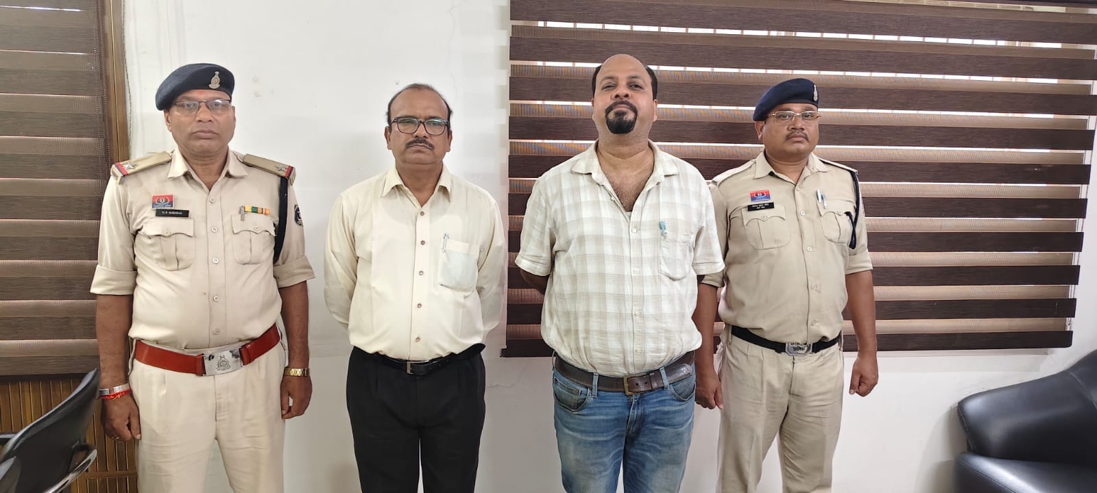 स्क्रैप चोरी के मामले में बीएसपी के दो अधिकारी गिरफ्तार। स्क्रैप चोरी के मामले में बीएसपी के दो अधिकारी गिरफ्तार।