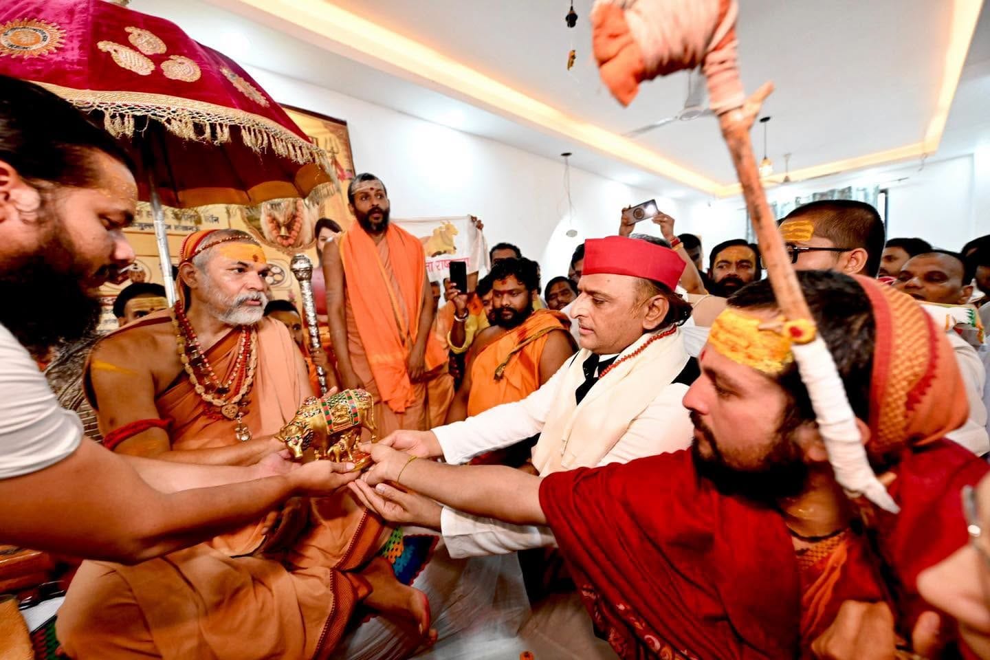 शंकराचार्य स्वामी अविमुक्तेश्वरानंद सरस्वती से मिले अखिलेश शंकराचार्य स्वामी अविमुक्तेश्वरानंद सरस्वती से मिले अखिलेश