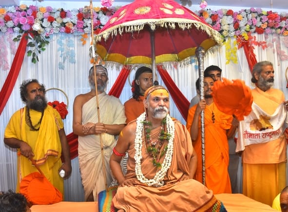शंकराचार्य स्वामी अविमुक्तेश्वरानंद सरस्वती से मिले अखिलेश शंकराचार्य स्वामी अविमुक्तेश्वरानंद सरस्वती से मिले अखिलेश