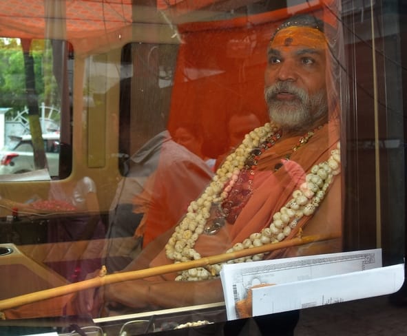शंकराचार्य स्वामी अविमुक्तेश्वरानंद सरस्वती से मिले अखिलेश शंकराचार्य स्वामी अविमुक्तेश्वरानंद सरस्वती से मिले अखिलेश