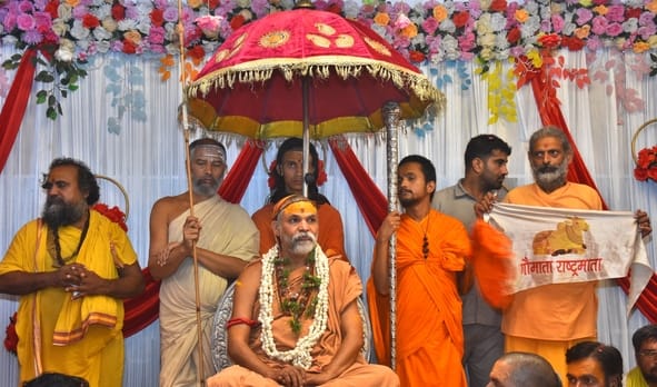 शंकराचार्य स्वामी अविमुक्तेश्वरानंद सरस्वती से मिले अखिलेश शंकराचार्य स्वामी अविमुक्तेश्वरानंद सरस्वती से मिले अखिलेश