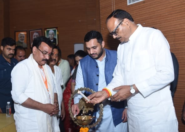 शिक्षक शौर्य दिवस पर आयोजित कार्यक्रम शिक्षक शौर्य दिवस पर आयोजित कार्यक्रम