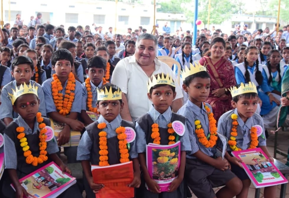 शाला प्रवेश उत्सव में शामिल हुए मंत्री राजेश अग्रवाल। शाला प्रवेश उत्सव में शामिल हुए मंत्री राजेश अग्रवाल।