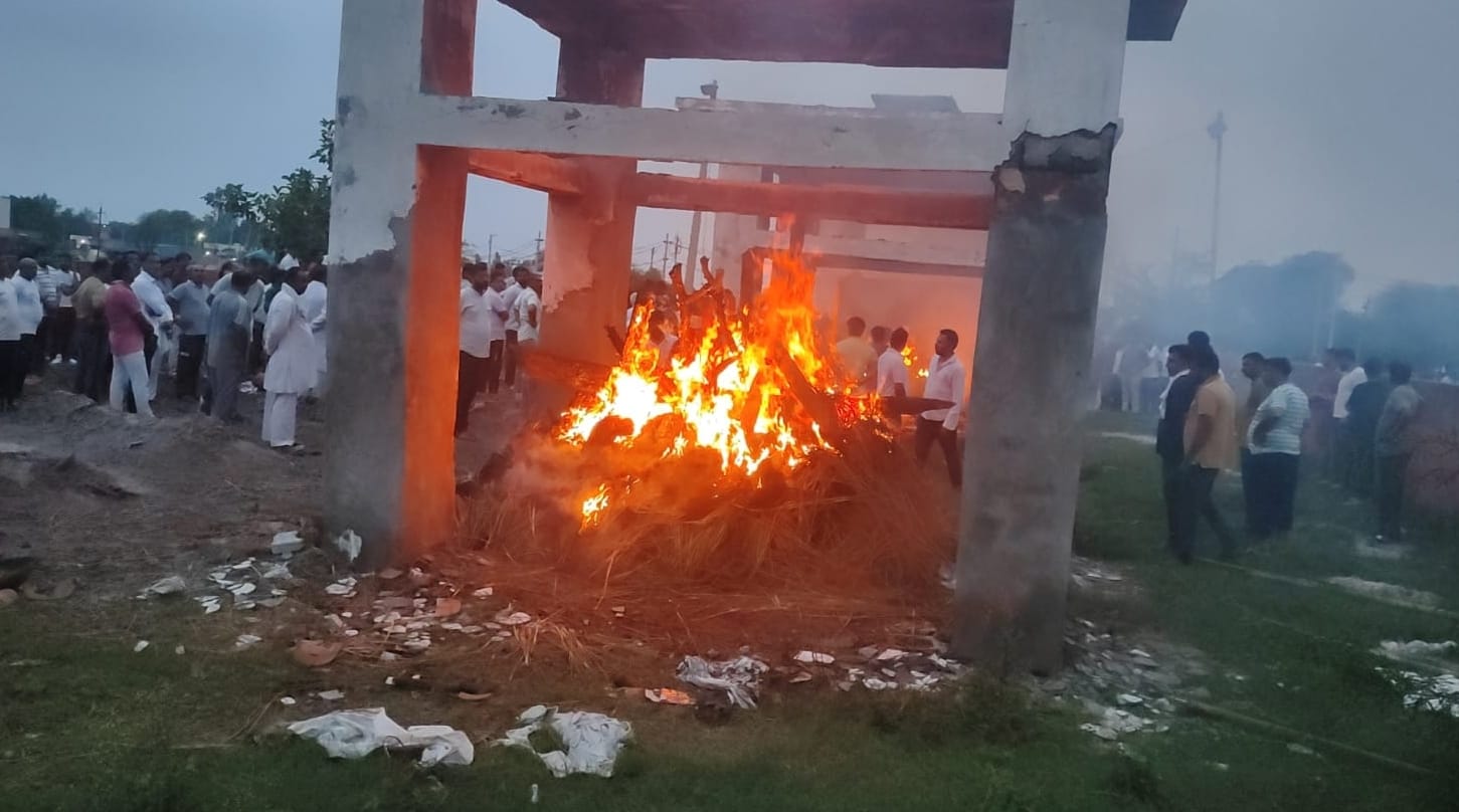 44-गुरुग्राम में एनकाउंटर में मारे गए आर्यन के घर में शोकाकुल परिवार की महिलाए। संवाद 44-गुरुग्राम में एनकाउंटर में मारे गए आर्यन के घर में शोकाकुल परिवार की महिलाए। संवाद