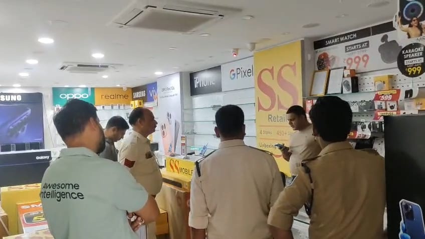 ऐसे हुई चोरी ऐसे हुई चोरी