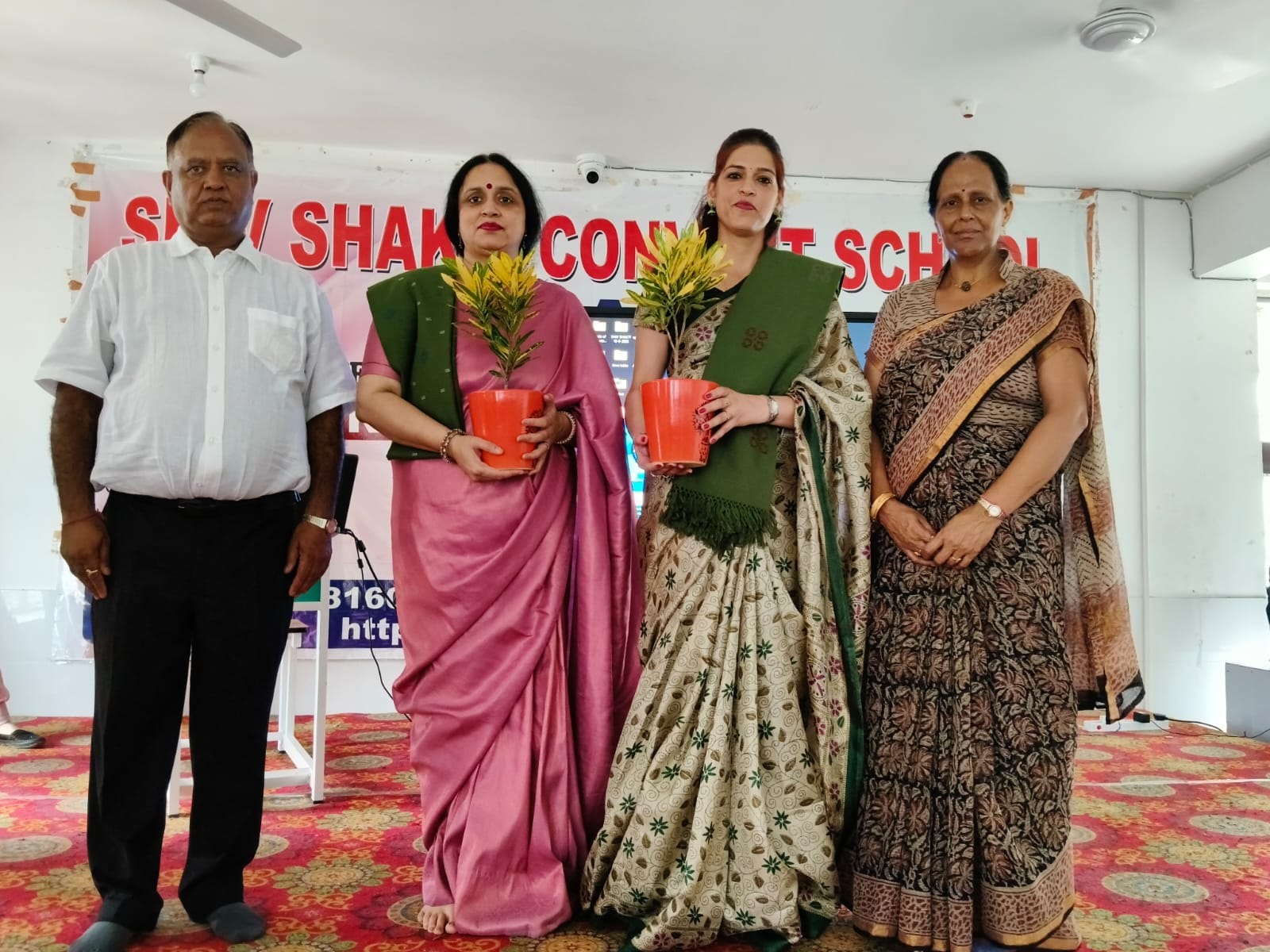 डायरी की खबर का फोटोपंजगाईं पंचायत में आयोजित समारोह में मेधावी को सम्मानित करते हुए। स्रोत: जा