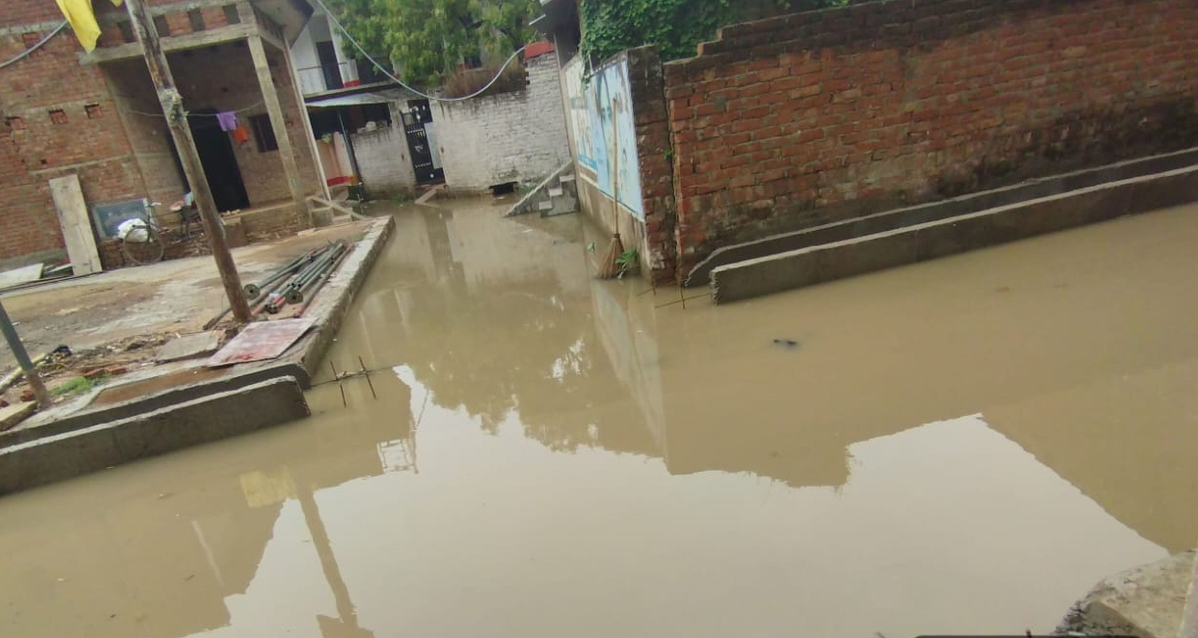 फोटो-18-गलियों में भरा बारिश का पानी। संवाद फोटो-18-गलियों में भरा बारिश का पानी। संवाद