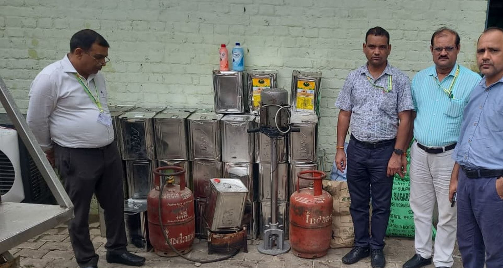कोल्हाई में कादरी डेयरी से पर खाद्य सुरक्षा विभाग की टीम ने छापा मारा। स्रोत विभाग
