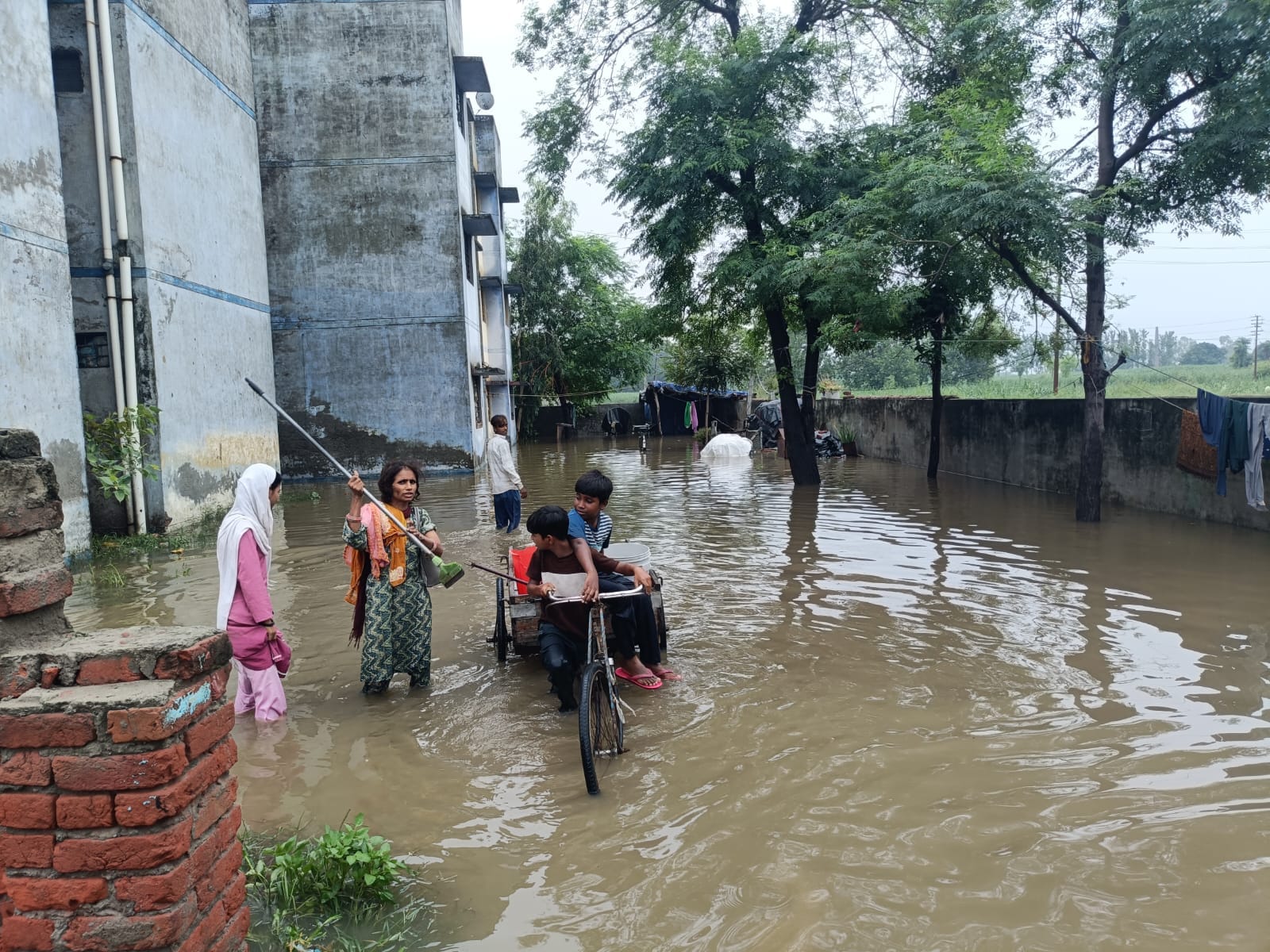 खतौली में बुआड़ा मार्ग अंडरपास में हुआ जलभराव। संवाद
