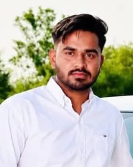 मृतक प्रवीण का फाइल चित्र।