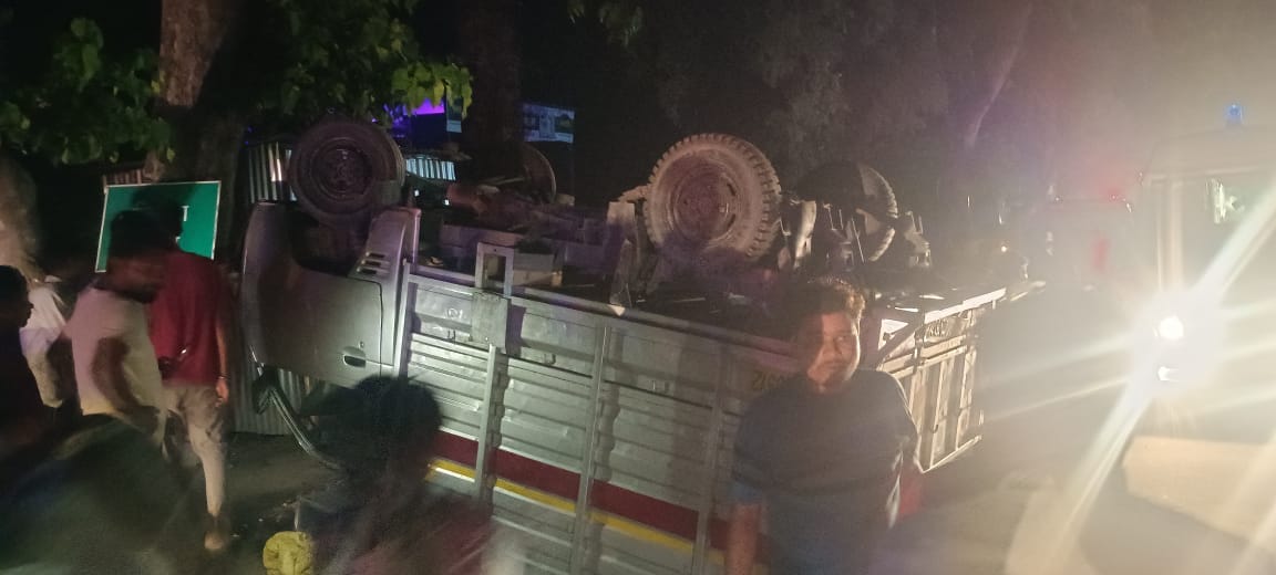 निघासन सीएचसी में मौजूद घायल। संवाद निघासन सीएचसी में मौजूद घायल। संवाद