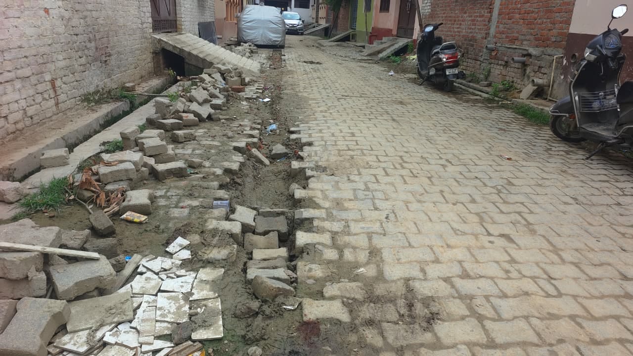 पटेलनगर में खोदकर छोड़ी गई सड़क। संवाद पटेलनगर में खोदकर छोड़ी गई सड़क। संवाद