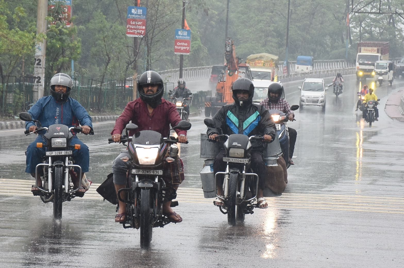 शुक्रवार को राजधानी में बारिश का नजारा। शुक्रवार को राजधानी में बारिश का नजारा।