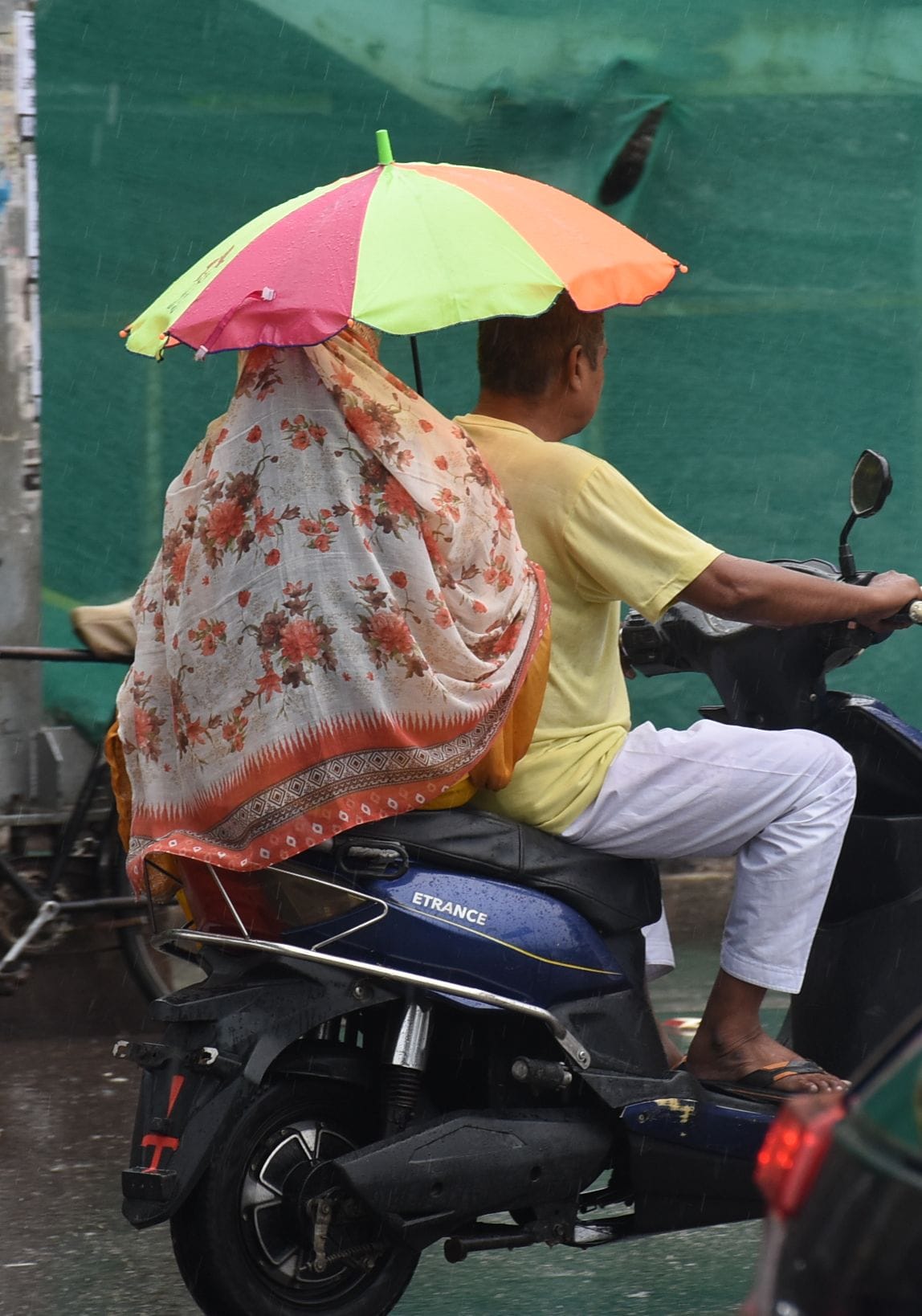 शुक्रवार को राजधानी में बारिश का नजारा। शुक्रवार को राजधानी में बारिश का नजारा।
