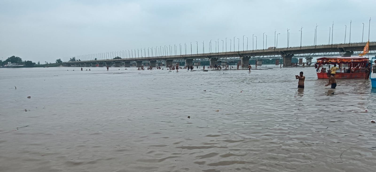 उसहैत में इस तरफ कटान रोकने के लिए बाढ़ खंड की ओर से तैयारी की गई है। संवाद उसहैत में इस तरफ कटान रोकने के लिए बाढ़ खंड की ओर से तैयारी की गई है। संवाद