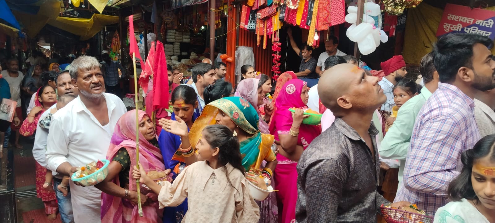 योगिनी एकादशी के मौके पर मां शीतला के दरबार में लगी भक्तों की भीड़। संवाद 