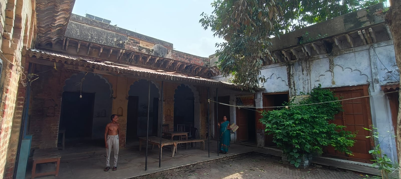 फोटो-15, लोहिया अस्पताल परिसर स्थित जर्जर आवास। संवाद