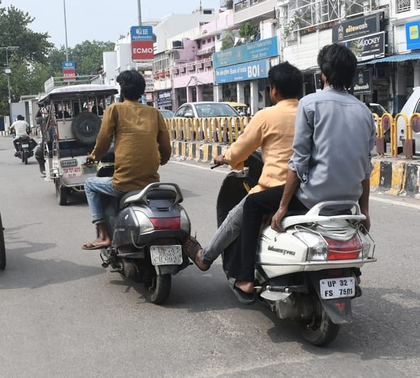 ई-20 पेट्रोल से गाड़ियों के खराब होने का किया जा रहा दावा।
